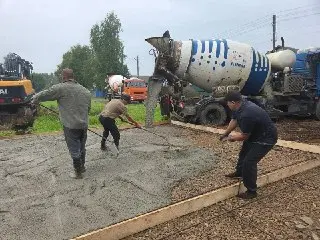 В Григорово строят бетонный пирс для пожарного пруда