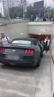 Ford Mustang попал в подземный переход у метро «Домодедовская»