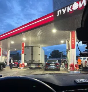 Лукойл и Газпромнефть снимают ограничения на продажу топлива