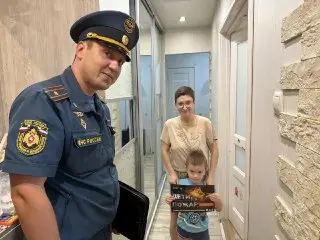 Безопасность многодетных семей: МЧС устанавливает дымовые извещатели