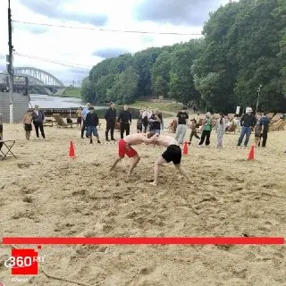 Первый турнир по пляжной борьбе среди юношей состоялся в парке Толстого