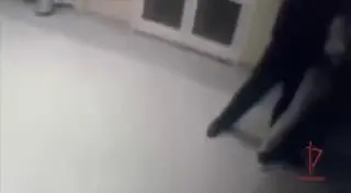 Дебошир пытался прорваться в больницу: полиция задержала нарушителя