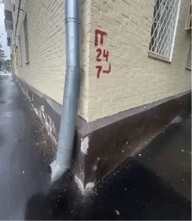 Перовская улица: Жители требуют восстановить водосток после ремонта