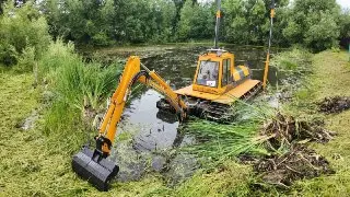 Экскаватор-амфибия «Боцман» очищает пруд в Новогрязново