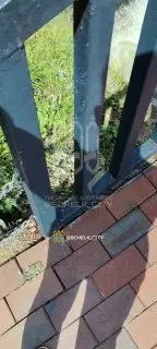 Опасный мостик на набережной: перила сгнили и угрожают безопасности