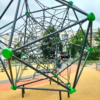 Благоустройство округов: Ремонт площадок и тротуаров продолжается