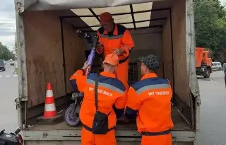 В Люберцах эвакуировали 150 неправильно припаркованных самокатов