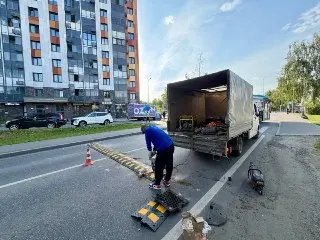 Новые искусственные неровности на Чароитовой улице для безопасности пешеходов