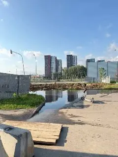 Стройка парковки у метро «Потапово» перекрыла пешеходный проход