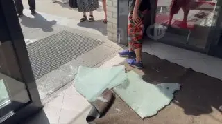 Газель врезалась в здание KFC: видео и первые подробности