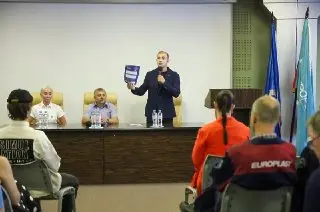 Александр Зарубин обсудил развитие завода «Европласт»