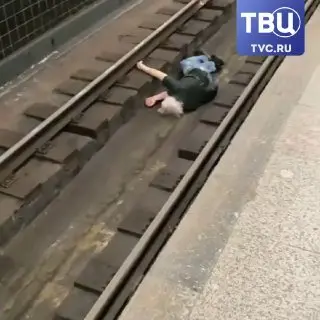 Пассажир упал на рельсы на станции метро «Войковская»