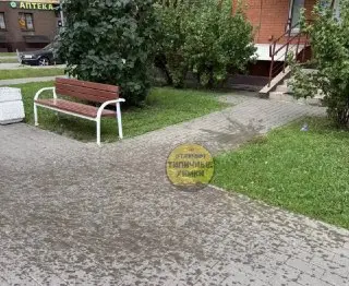 Опасное развлечение: горячая вода сбрасывается на прохожих в Химках