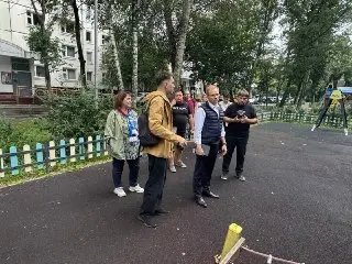 Обход территории в Северном Тушино: глава управы встречается с жителями
