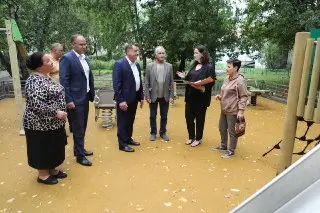В Балашихе открыли новую детскую площадку во дворе дома