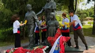 Волонтёры Подмосковья Убрали Аллею Славы в Видном
