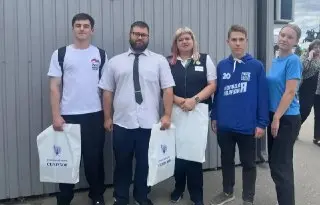 Активисты Серпухова поздравили железнодорожников в их профессиональный праздник