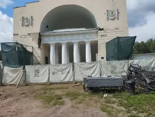 Жители Кузьминок недовольны медленной реставрацией Конного двора