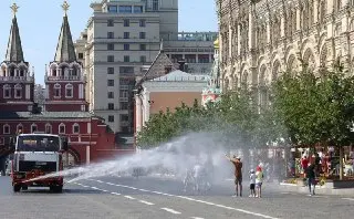 Москву накроет жара до +32°C: советы от МЧС