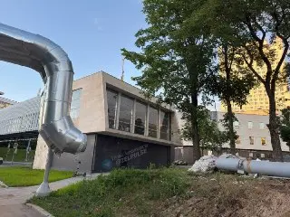 На Центральном проспекте начался демонтаж временных труб для тепловой сети