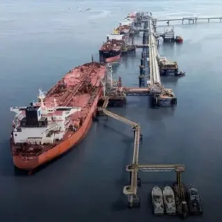 Россия начинает импорт бензина из Индии: новая стратегия поставок