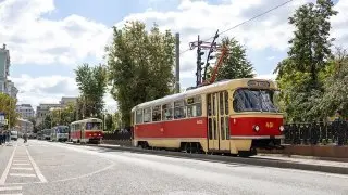 Парад ретротранспорта в Москве: исторические трамваи и авто 11 июля