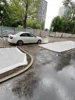 На бульваре убрали неофициальные парковки и создали новые тропинки