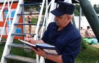 Спасатели напоминают дзержинцам о безопасности на воде