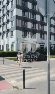 Водитель BMW угрожал пистолетом отцу с детьми на велодорожке