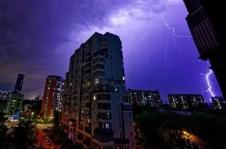 Гроза в Москве и Подмосковье: температура до +20°C