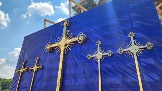 В Никольском храме установили кресты: завершение строительства близко