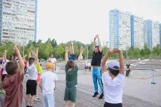 Спортивная зарядка в Ясенево: жители заряжаются энергией