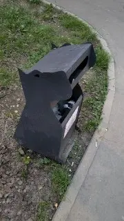 В Лобне установили урны в форме собак с предупреждением для собачников