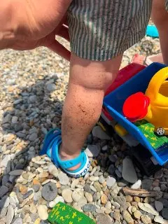 Отдыхающие в Чёрном море столкнулись с мазутными пятнами
