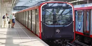 Нейросеть озвучивает объявления в московском транспорте