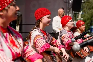 Концерт «Многоликая Россия» 4 июля: Ведущие коллективы на одной сцене