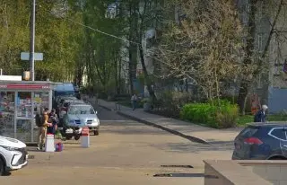 Электровелосипедист сбил женщину в 8-м микрорайоне: подробности