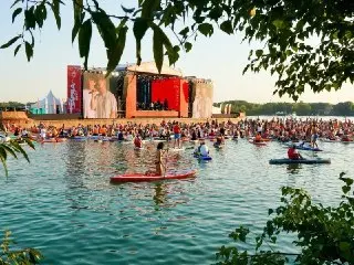 Спортивно-музыкальный фестиваль в Москве: мировой рекорд на сапах