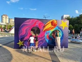 В Зеленограде открыли детскую площадку с динозаврами и баскетбольными кольцами