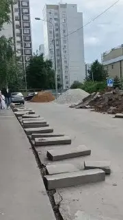 Активные работы по благоустройству на перекрёстке Митинской и Ангелова