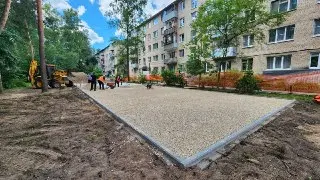 В Протвино на улице Московской строят новую детскую площадку