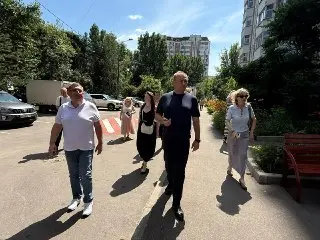 Заместитель главы управы провел обход улиц Краснодонской