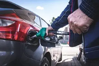 Цены на бензин в Москве и Подмосковье продолжили снижаться
