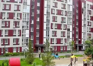 Дети в Красногорске сбросили бутылку с воды с 8 этажа