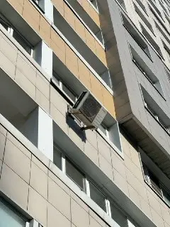 Опасный кондиционер в Новом Измайлово угрожает прохожим