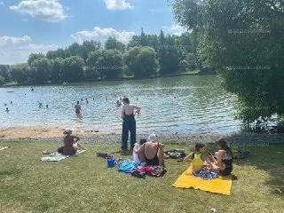 Запрет на купание в Городском пруду продлён: отдыхающие игнорируют предупреждения