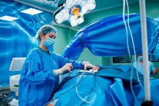 В Москве впервые провели уникальную операцию при аневризме мозга
