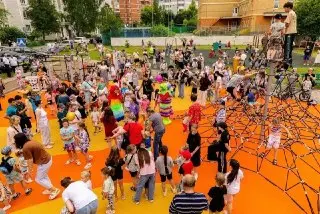 В Лобне открыли новый детский игровой комплекс с современными аттракционами