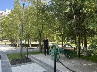 Игорь Головатик проверил обновление Сквера Победы в Краснознаменске