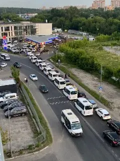 Затор в Балашихе: маршрутчики заблокировали дорогу на заправку